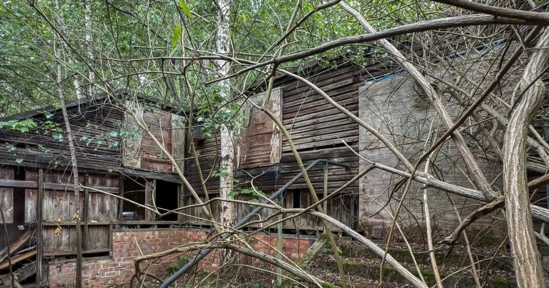 0_british-explorer-discovers-super-creepy-abandoned-mod-barracks